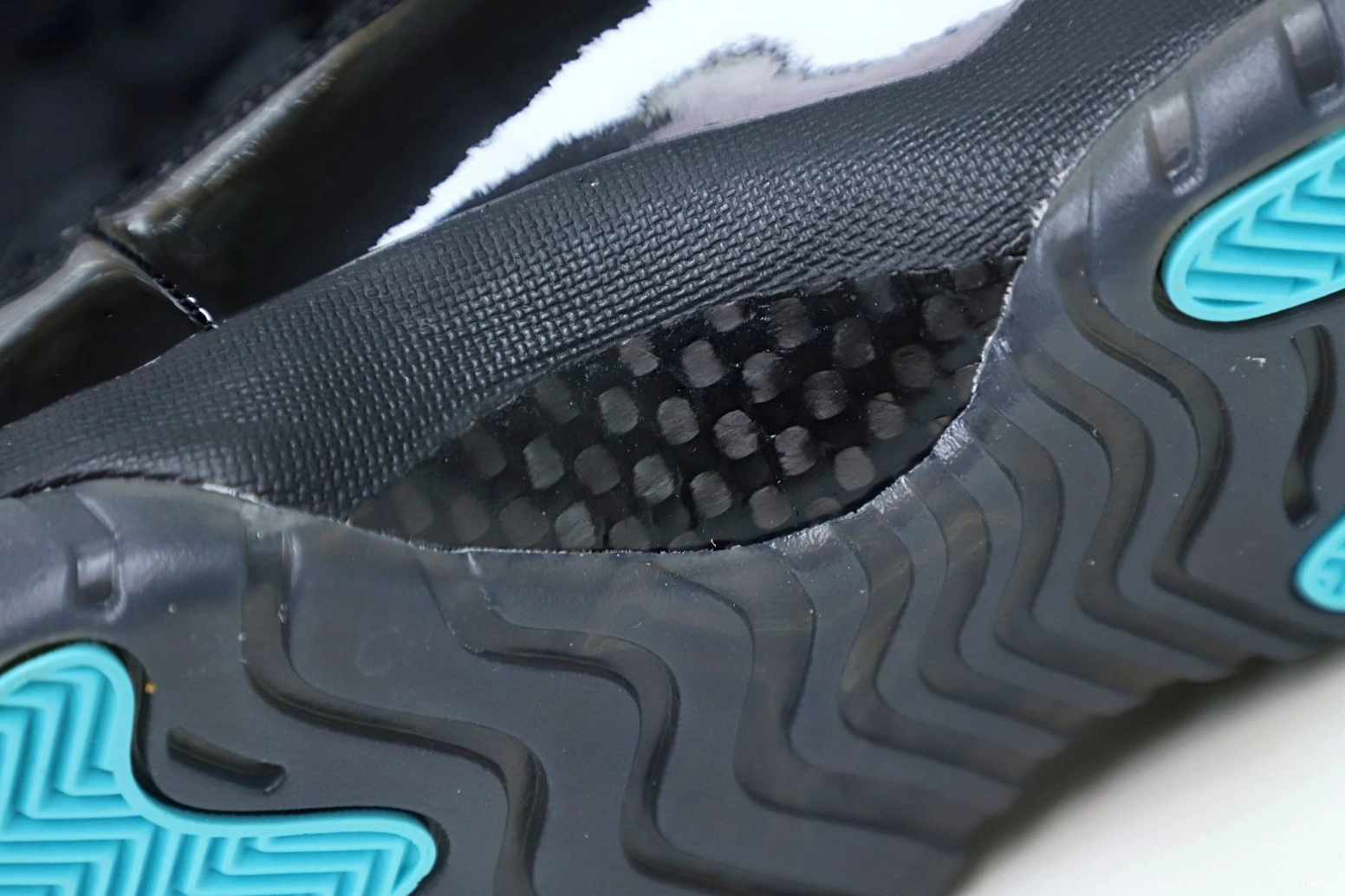 11 JORDAN BLUE RETRO AIR GAMMA 0223